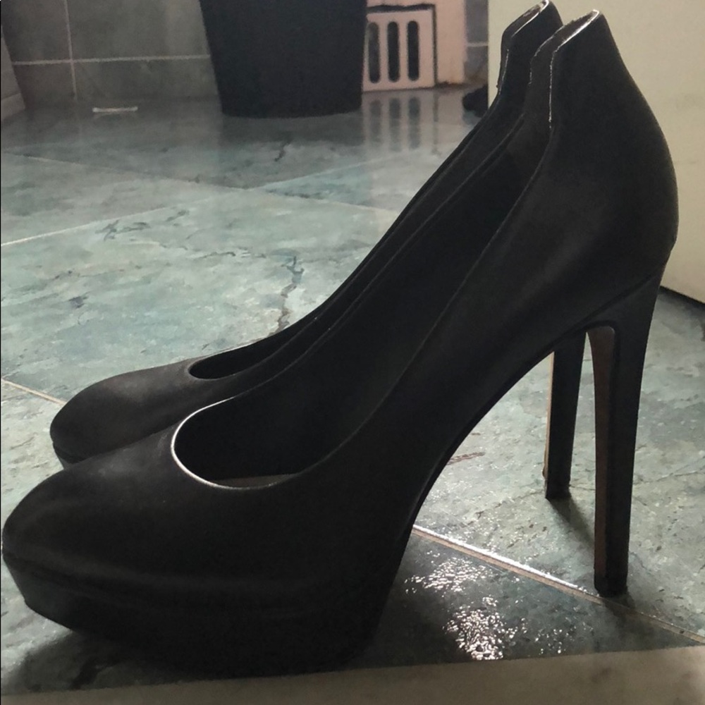 Pour la Victoire Black leather pumps